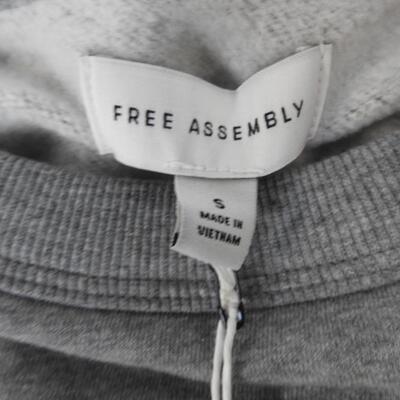 4 pc Women's Clothing, Time & Tru, Sweatshirts, Free Assembly, SIze Small