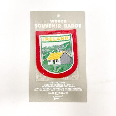 IRELAND COTTAGE SOUVENIR BADGE / PATCH