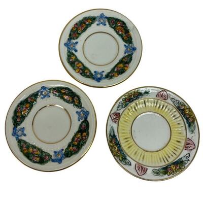 Grouping of 5 Capodimonte Porcelain Items