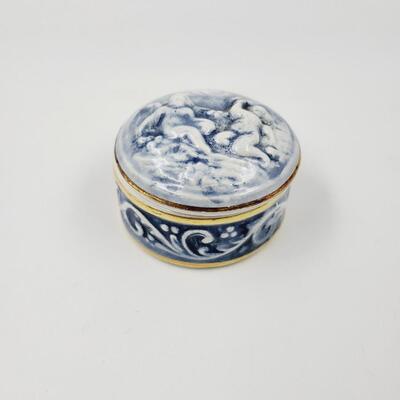 R. CAPODIMONTE ITALIAN PORCELAIN TRINKET BOX