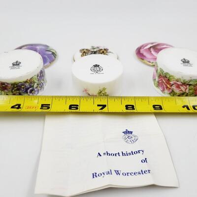 LOT OF 3 CHINA TRINKET BOXES INCLUDING ROYAL WORCESTER