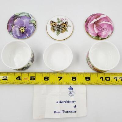 LOT OF 3 CHINA TRINKET BOXES INCLUDING ROYAL WORCESTER