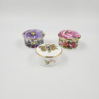LOT OF 3 CHINA TRINKET BOXES INCLUDING ROYAL WORCESTER