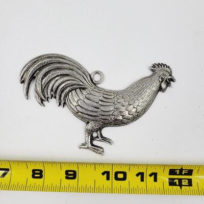 METAL ROOSTER ORNAMENT - HANGING DECOR
