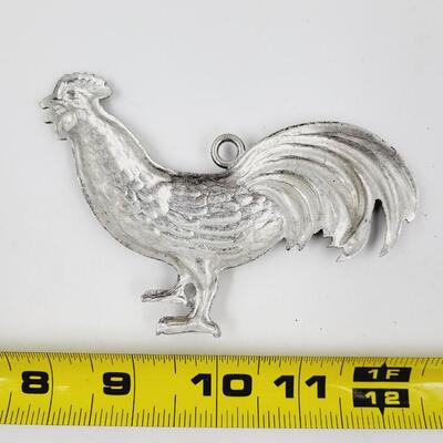 METAL ROOSTER ORNAMENT - HANGING DECOR