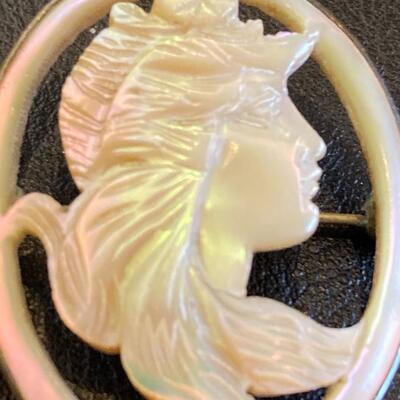 Vintage Carved Mother of Pearl Cameo Brooch Pin 1.5â€