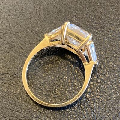 14k Gold Ring with CZ Square Diamond Stones Size 7.5