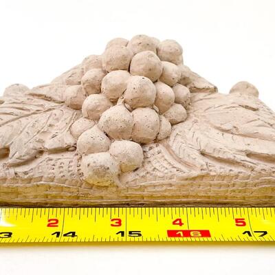 6â€ GRAPES & LEAVES CONCRETE WALL DECOR