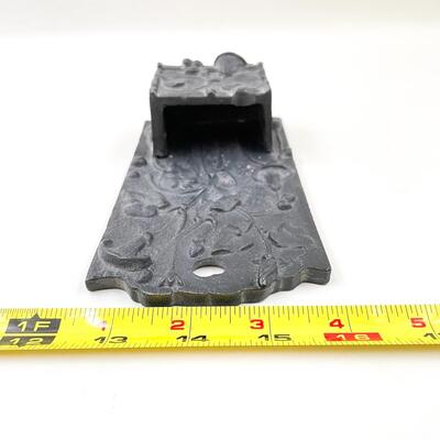 SMALL CAST IRON WALL DECOR