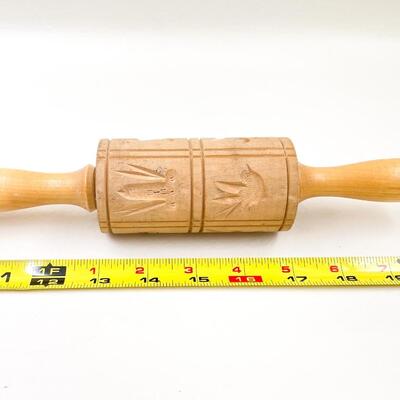 SMALL WOODEN SPRINGERLE ROLLING PIN