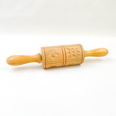 SMALL WOODEN SPRINGERLE ROLLING PIN