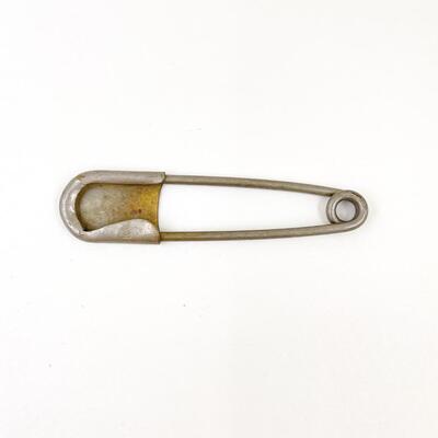 VINTAGE EXTRA LARGE METAL SAFETY PIN