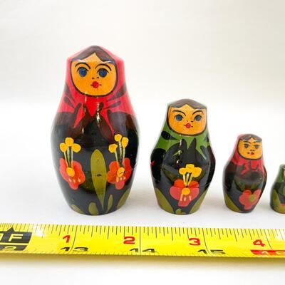 HAND-PAINTED MATRYOSHKA DOLLS SET
