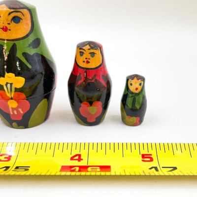 HAND-PAINTED MATRYOSHKA DOLLS SET