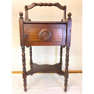 ANTIQUE SOLID WOOD SEWING BOX/SIDE TABLE W/ SPINDLE LEGS