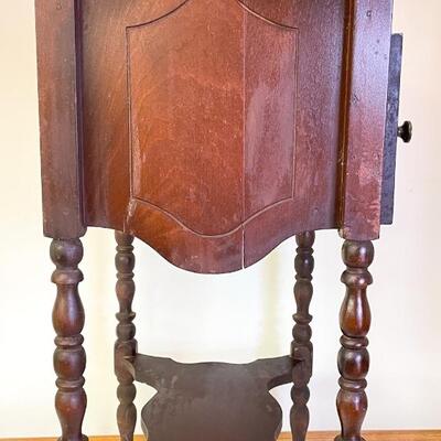 ANTIQUE SOLID WOOD SEWING BOX/SIDE TABLE W/ SPINDLE LEGS