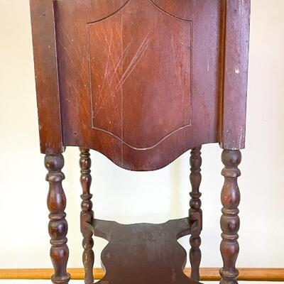 ANTIQUE SOLID WOOD SEWING BOX/SIDE TABLE W/ SPINDLE LEGS
