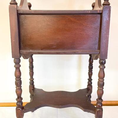 ANTIQUE SOLID WOOD SEWING BOX/SIDE TABLE W/ SPINDLE LEGS