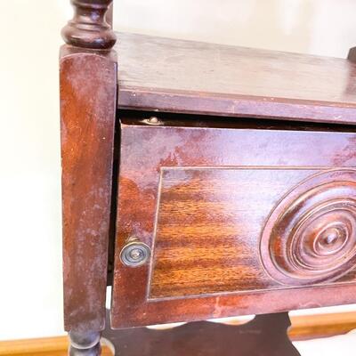 ANTIQUE SOLID WOOD SEWING BOX/SIDE TABLE W/ SPINDLE LEGS