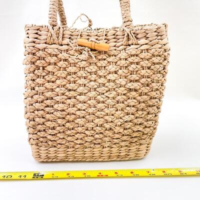 SMALL WOVEN JUTE HANDBAG