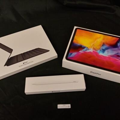 : 3 EMPTY Apple boxes;