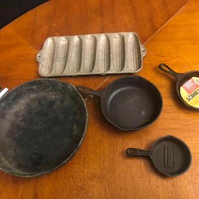 : Box lot Cast Iron Skillets; 5 items: 4 graduated skillets, cornbread pan;