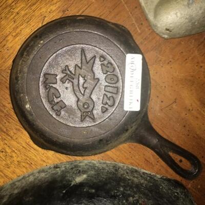 : Box lot Cast Iron Skillets; 5 items: 4 graduated skillets, cornbread pan;