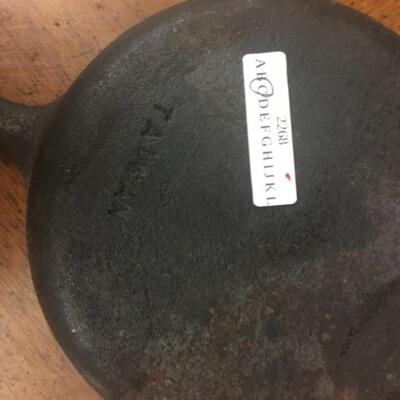 : Box lot Cast Iron Skillets; 5 items: 4 graduated skillets, cornbread pan;