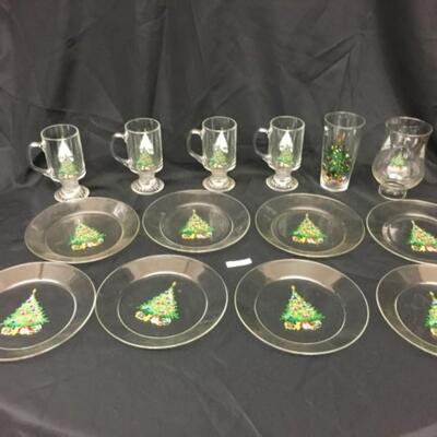 : Box Lot Christmas: 8 plates, 6 glasses;