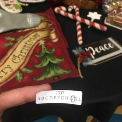 : Box Lot Christmas: Candy canes, placemats, bows, etc;