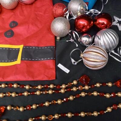 : Box Lot Christmas: Onaments;