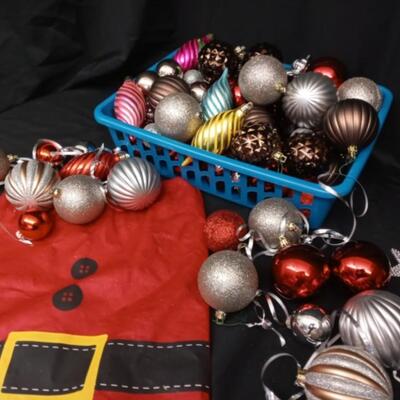 : Box Lot Christmas: Onaments;