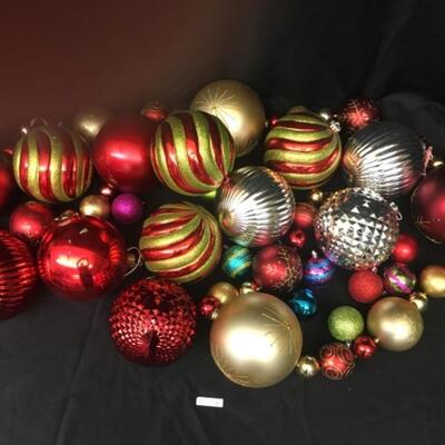 : Box Lot Christmas: red gold silver ornaments;