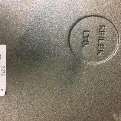 : Cast Iron Lot; 4 gradudated skillets, cornbread pan;