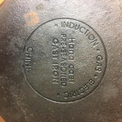 : Cast Iron Lot; 4 gradudated skillets, cornbread pan;