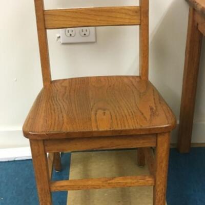 : Childrens table and 2 chairs;