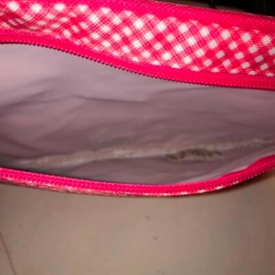 Purses / hangbags: Swimsuit string bag; red & white zipper pouch (Staff Note: CBWLN);