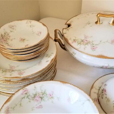 Lot #117   Large Havilland Limoges Antique China Dinner Service