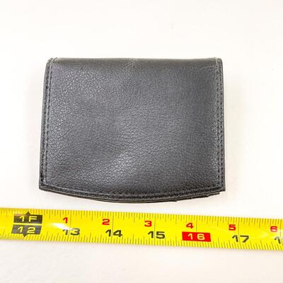 LIZ CLAIBORNE SMALL BLACK WALLET