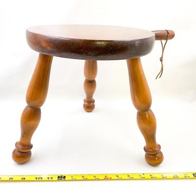 VINTAGE 3-LEGGED WOODEN MILKING STOOL
