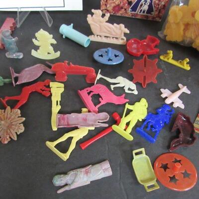 Large Lot of Vintage Cracker Jack Toys and Cracker Jack Puzzle