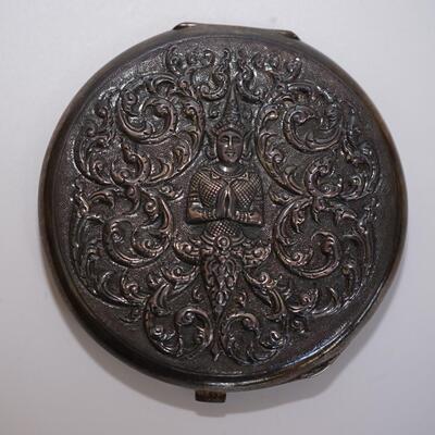SIAM STERLING COMPACT. CHASED WITH FIGURE OF MEKHALA