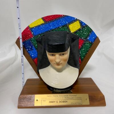 [137] Bust of Sister M.I. Hummel | TMK-5