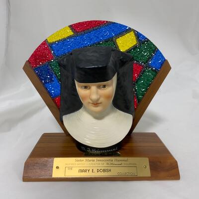 [137] Bust of Sister M.I. Hummel | TMK-5