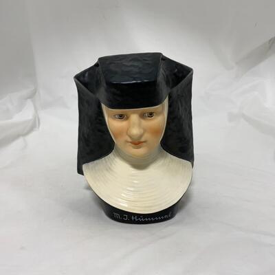 [137] Bust of Sister M.I. Hummel | TMK-5