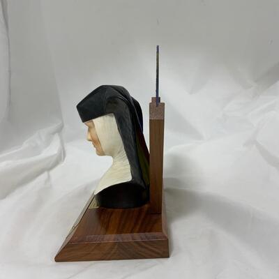 [137] Bust of Sister M.I. Hummel | TMK-5