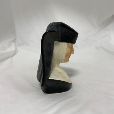 [137] Bust of Sister M.I. Hummel | TMK-5