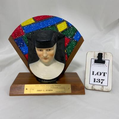 [137] Bust of Sister M.I. Hummel | TMK-5