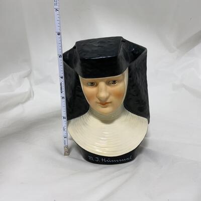 [137] Bust of Sister M.I. Hummel | TMK-5