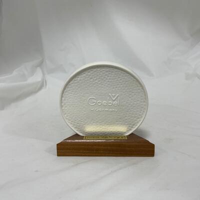 [148] Goebel Collectorsâ€™ Club Member Plaque